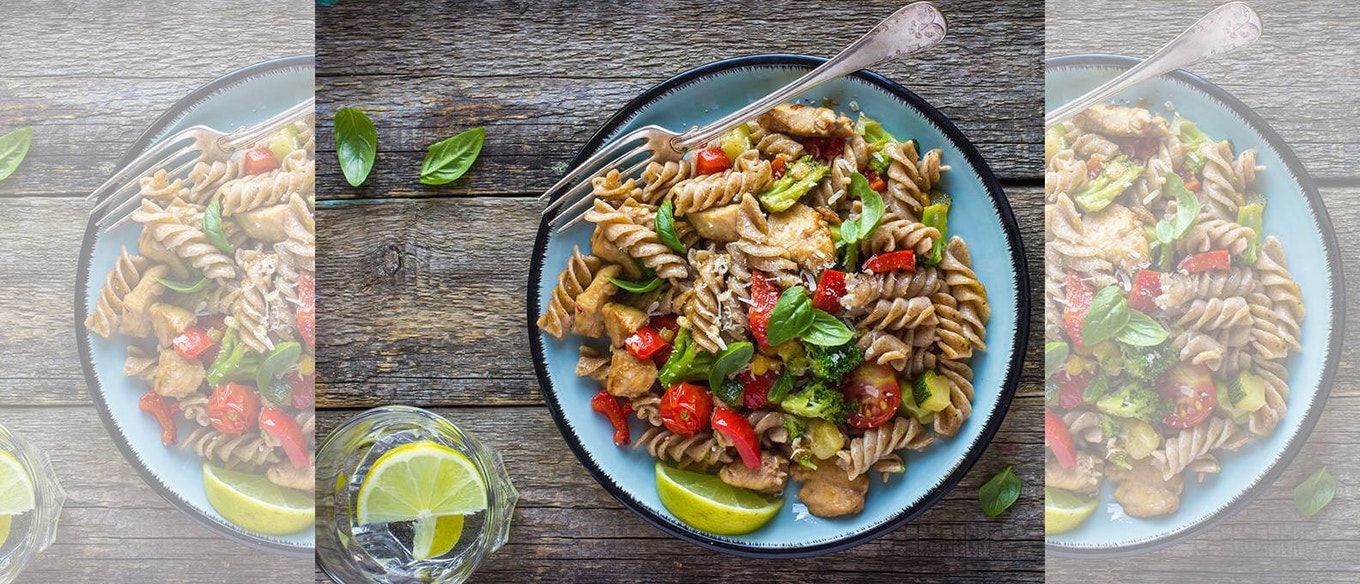 Pastagratin med kylling, broccoli & cherrytomater